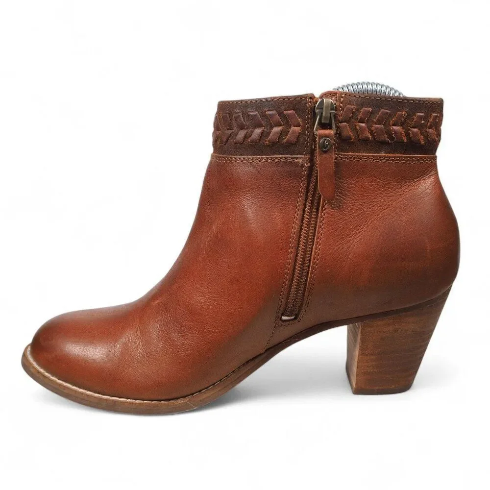 OluKai Kamahoi Side Zip Heeled Booties Brown‎ Leather (Damage) Women's 8